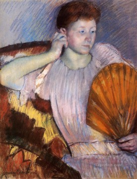 María Cassatt Painting - Contemplación también conocida como Clarissa girada hacia la derecha con la mano en la oreja madres hijos Mary Cassatt